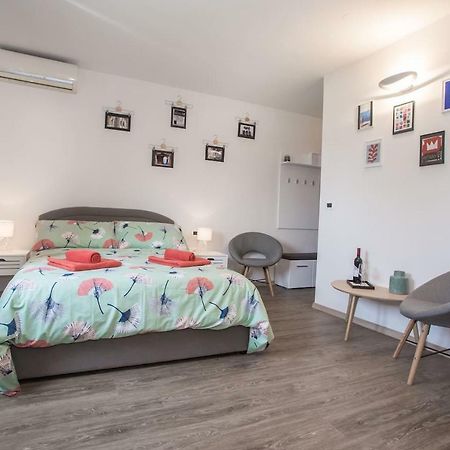 Caprice Studio Apartment Πόρετς Εξωτερικό φωτογραφία