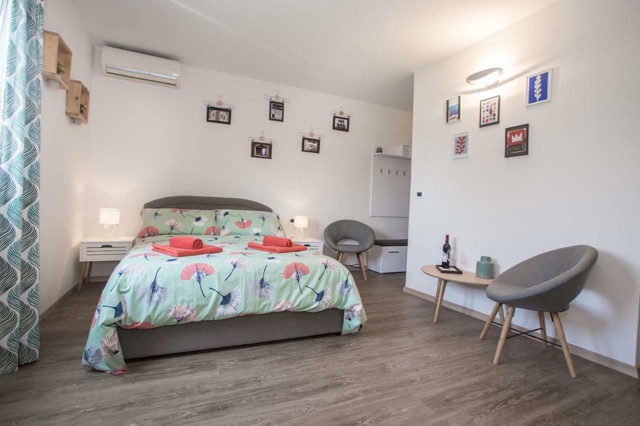 Caprice Studio Apartment Πόρετς Εξωτερικό φωτογραφία